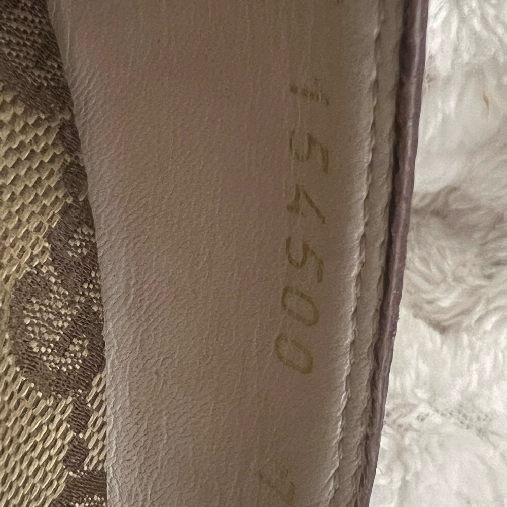 Gucci Cream and Red Stiletto Heels with Bow Accent - Picture 16 of 16